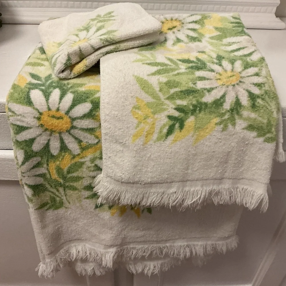 Vintage Set of Springmaid Bath Towels Each measure - Picture 14 of 14